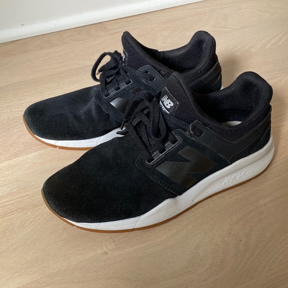 Hardly worn women’s black New Balance sneakers. Size 7.